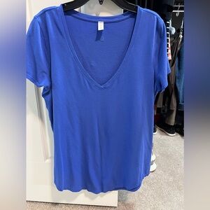 SOLD!! Lululemon Love Tee V Neck Blue Sz 6